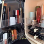 Large-capacity light luxury cosmetics storage box